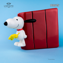 Carica l'immagine nel visualizzatore di Gallery, Statuina di Snoopy e Woodstock sulla cuccia