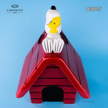 Carica l'immagine nel visualizzatore di Gallery, Statuina di Snoopy e Woodstock sulla cuccia