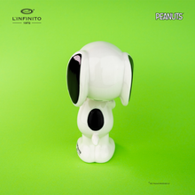 Carica l'immagine nel visualizzatore di Gallery, Statuina di Snoopy con in braccio Woodstock.