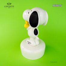 Carica l'immagine nel visualizzatore di Gallery, Statuina di Snoopy con in braccio Woodstock, su carillon musicale